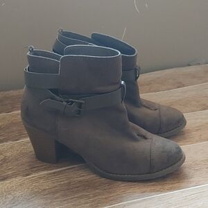 Mouse House Brown gray women's boots shoes heel buckle size 10